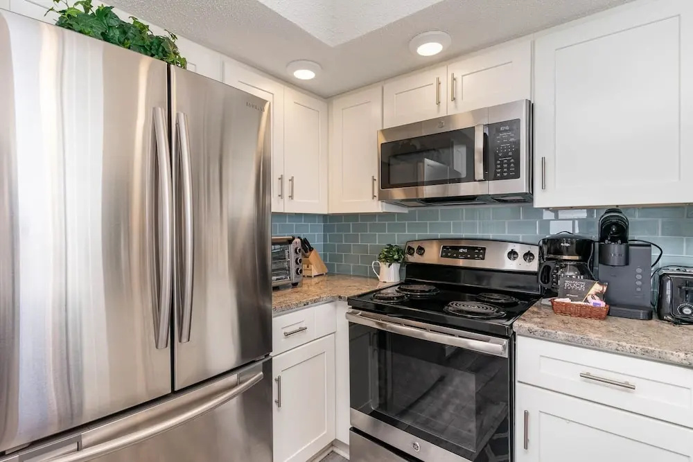 Gorgeously remodeled 2 bedroom ocean front unit - 509 South Hampton 2 Condo