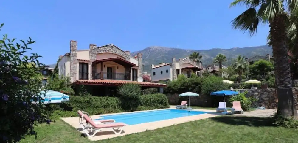 Villa XT15 by JoyLettings