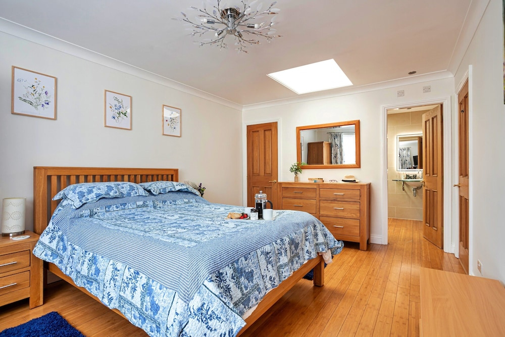 Rural Retreat Bungalow With Garden, No Deposit