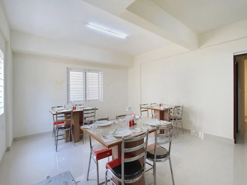 OYO 12465 SIRI Residency