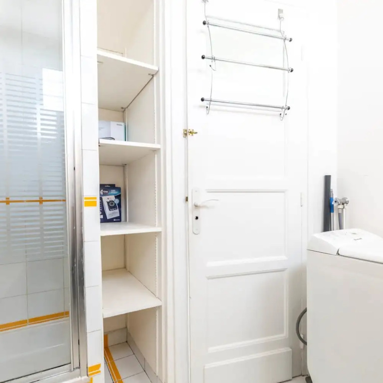 Amiral View Great 1 Bedroom Apartment in Paris