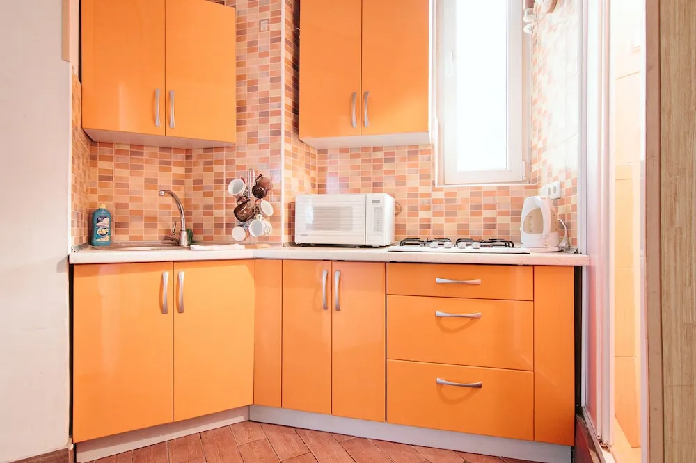 Rent Express Chervony 11