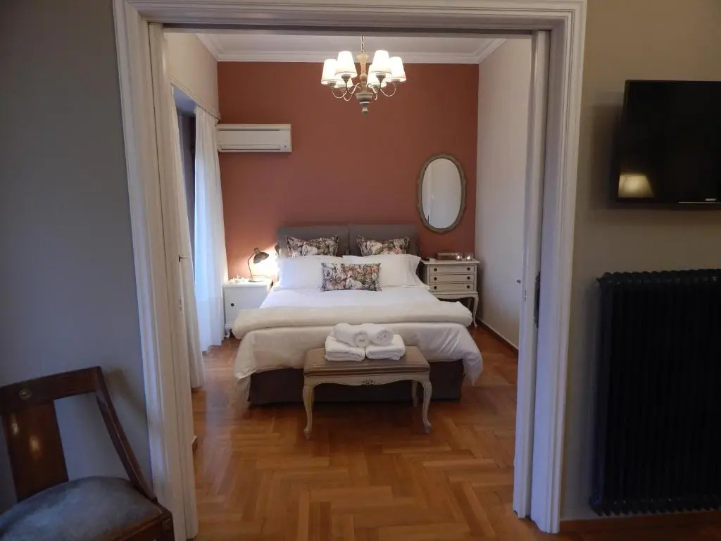 Athens-Plaka, Peter’s beautiful apartment in Temple of Zeus