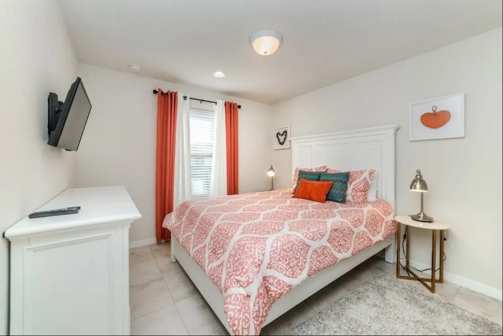 Windsor at Westside 2006 - Five Bedroom Townhome with Private Pool