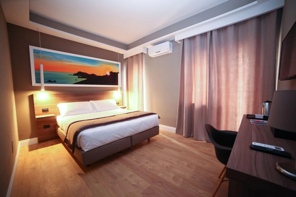 7th Floor Suite