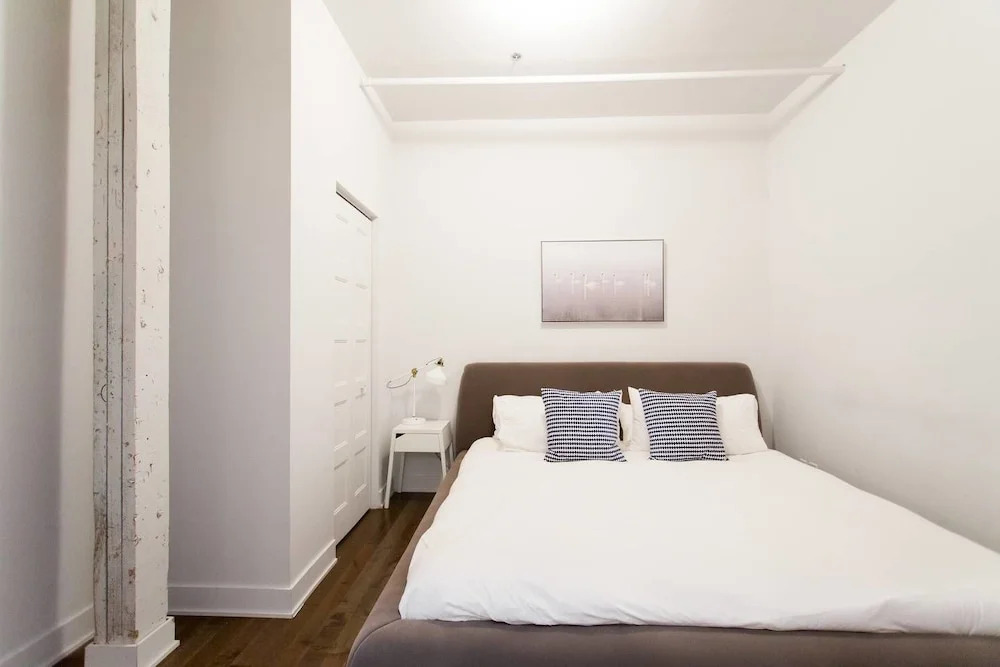 Amazing Plateau Loft Steps Away From Mount-royal