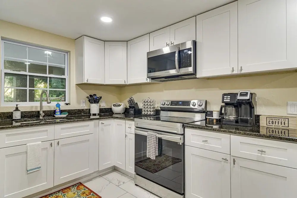 Tropical Tampa Home: Pets Welcome!
