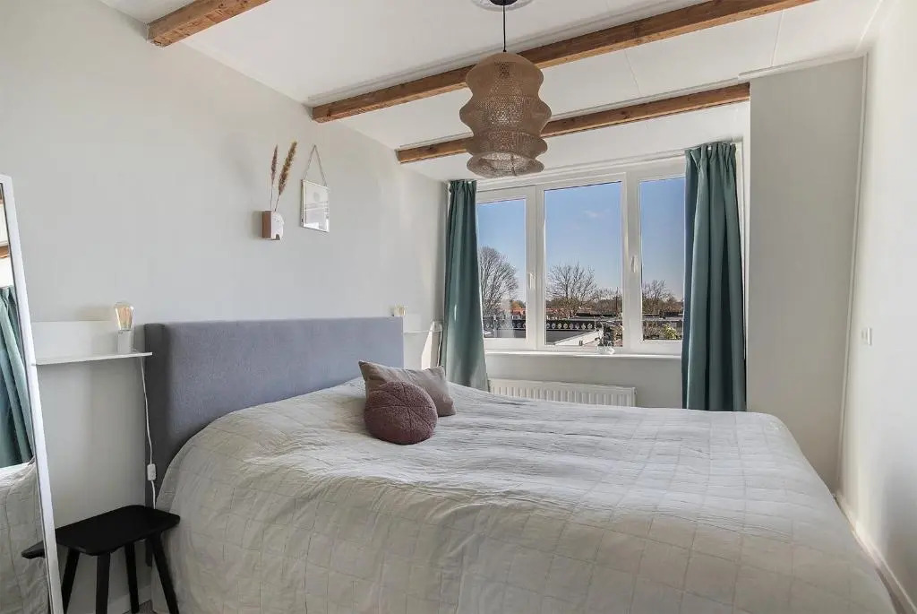 Uniek verblijf in herenhuis, eigen appartement op de tweede etage van ons huis