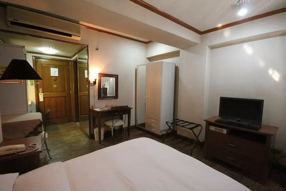 Corporate Executive Orient Suites