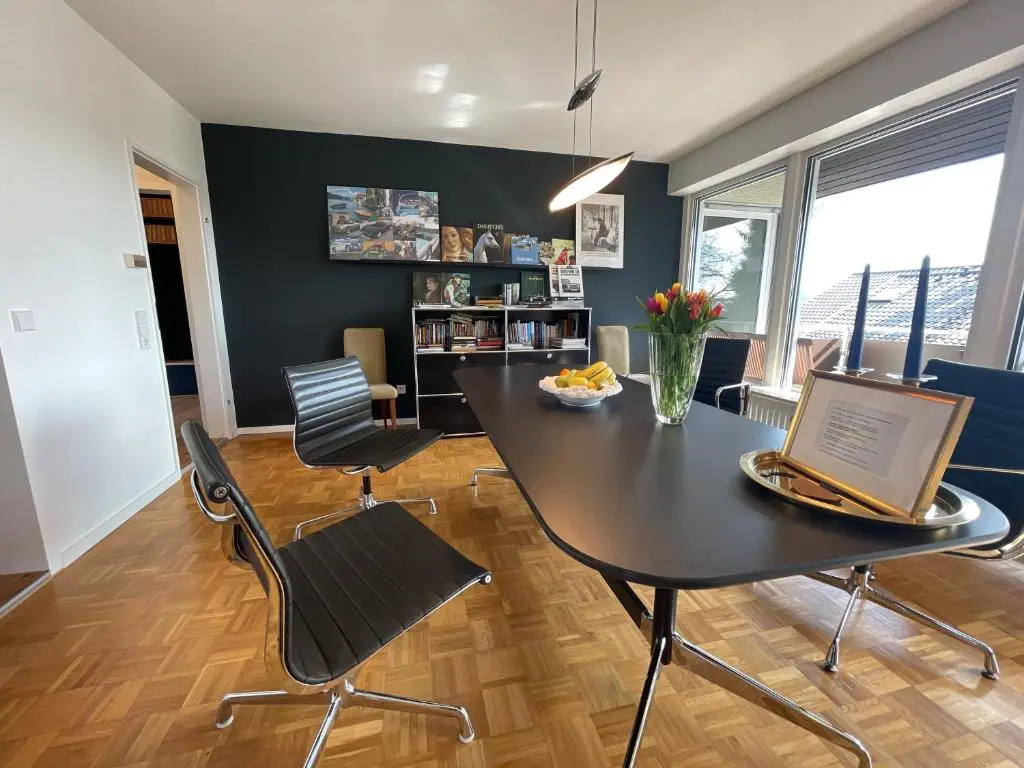 Appartement Region Esslingen - Nähe Messe - Flughafen - Stuttgart - Wohnen und Arbeiten auf Zeit in 120m2 Wohlfühlatmosphäre - ab 3 Übernachtungen - geeignet für 4 Personen - Beistellbett möglich - Kinder und Tiere willkommen - Garage für e-bikes