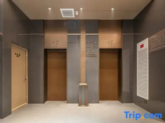 Jifeng International Hotel (Jinghe Bus Station Branch)