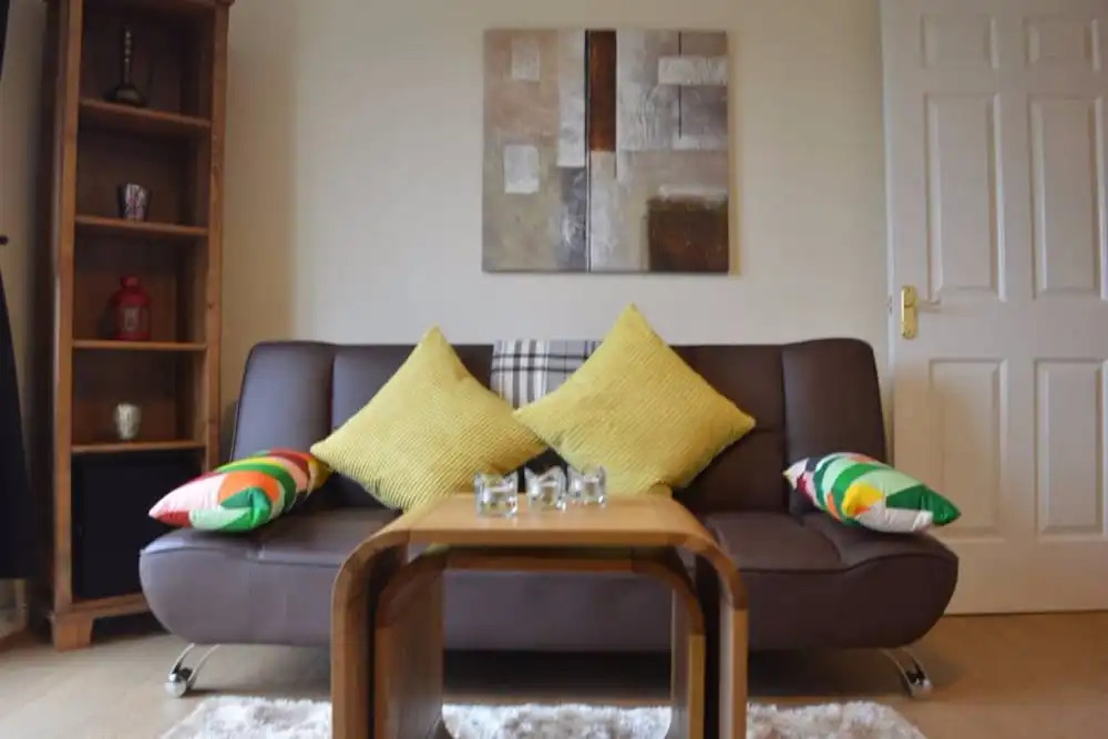 2 Bedroom Apartment off Leith Walk Sleeps 5