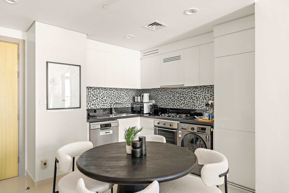 Silkhaus Stylish 2bdr in Aykon Tower
