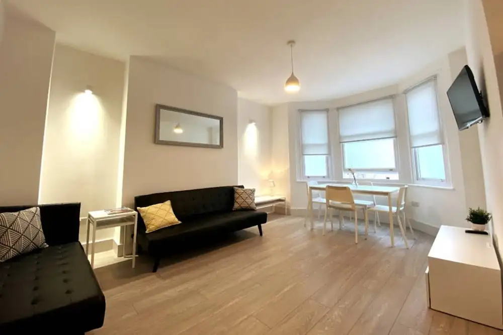 Cosy Sea Front Apartment Sleeps 6