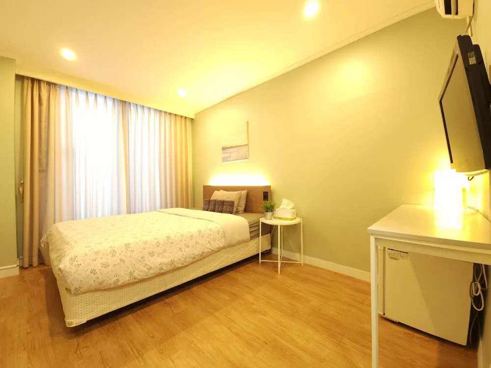 OYO Rooftop Hostel
