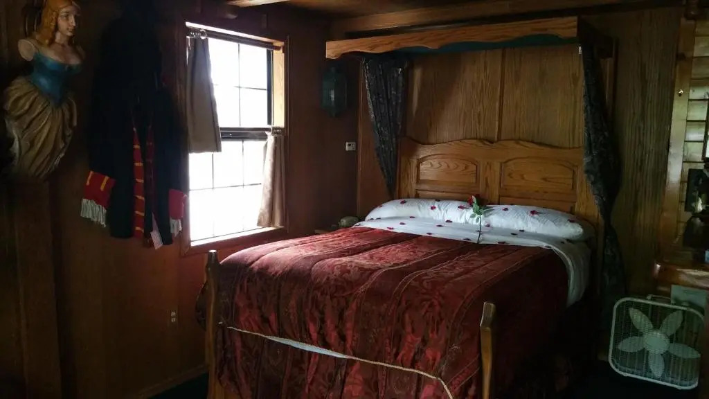 Castle Wood Theme Cottages- COUPLES ONLY