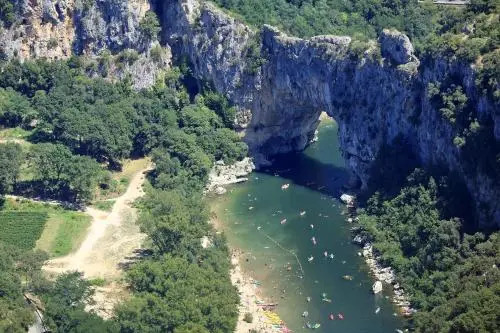 Domaine de Saint Cerice  en Ardèche Sud