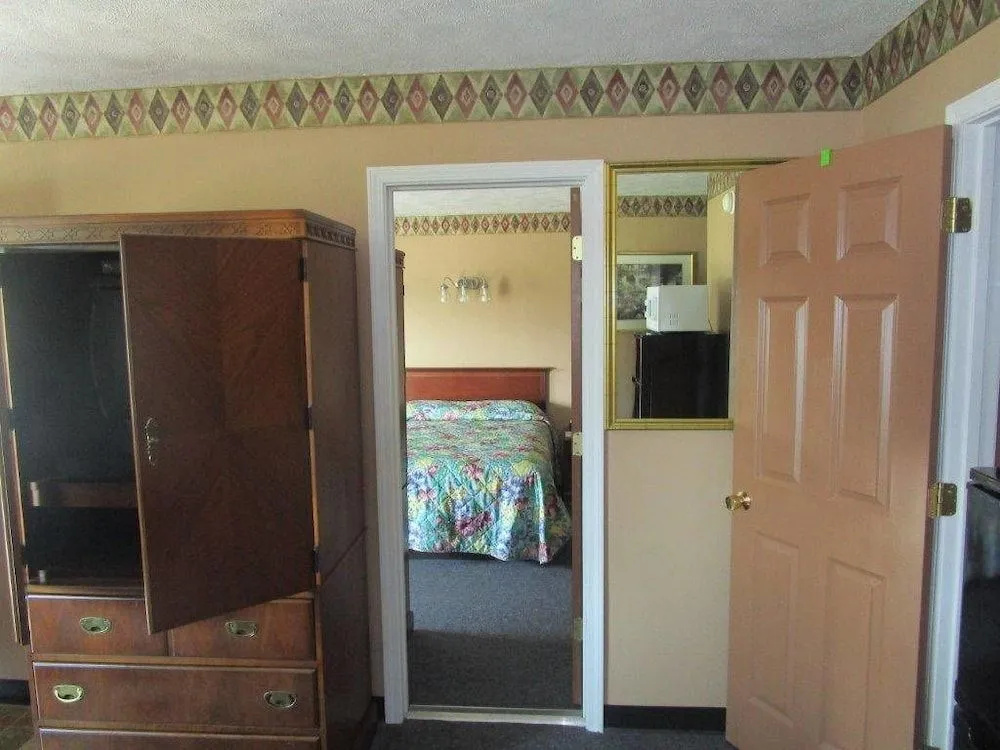 K-River Motel & Campground