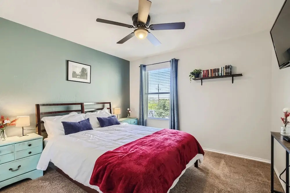 The Patriot House + Pet Friendly + Hot Tub + Fire Pit