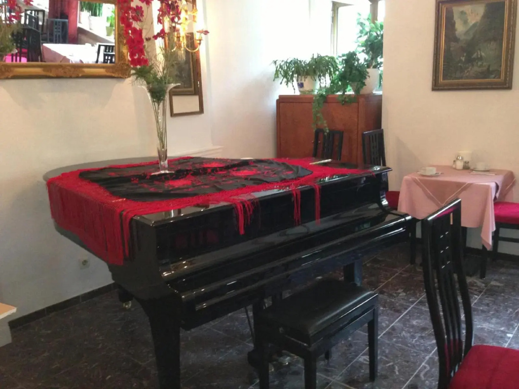 Hotel Montree