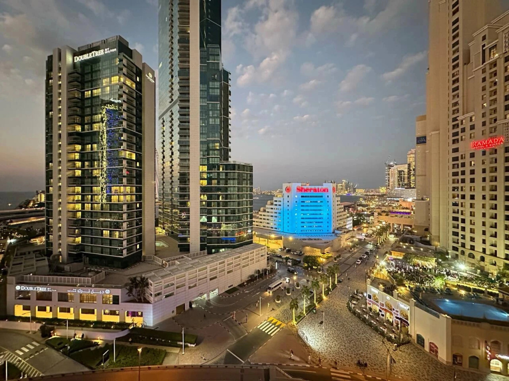 Квартира JBR Beachfront 3BR Sleeps 12 Pool Sea View