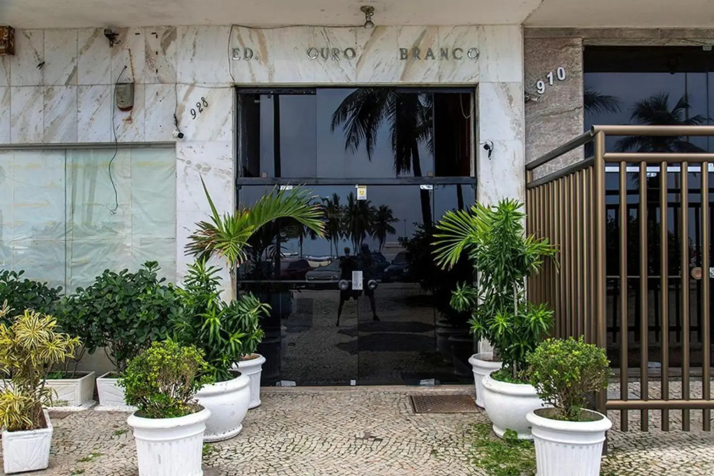 Studio na Avenida Atlantica com vista frontal para a praia do Leme para ate 2 pessoas