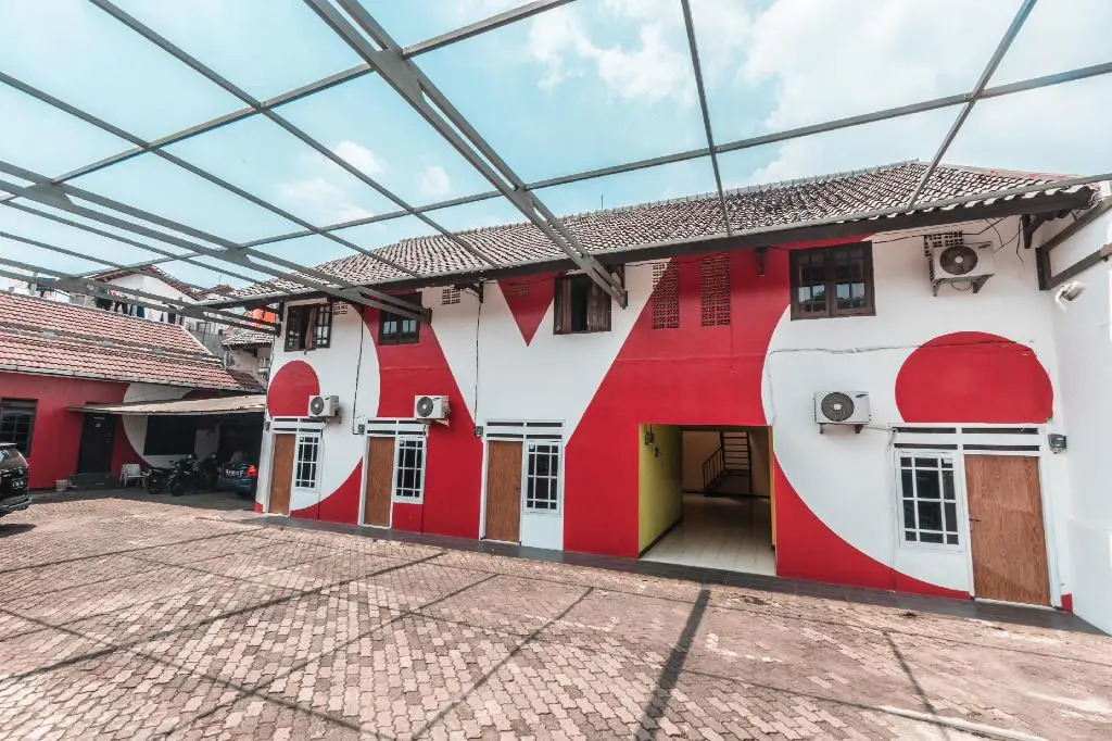 OYO 947 Angel Home Stay Syariah Near Atrium Pondok Gede, Museum Monumen Pancasila, Taman Mini