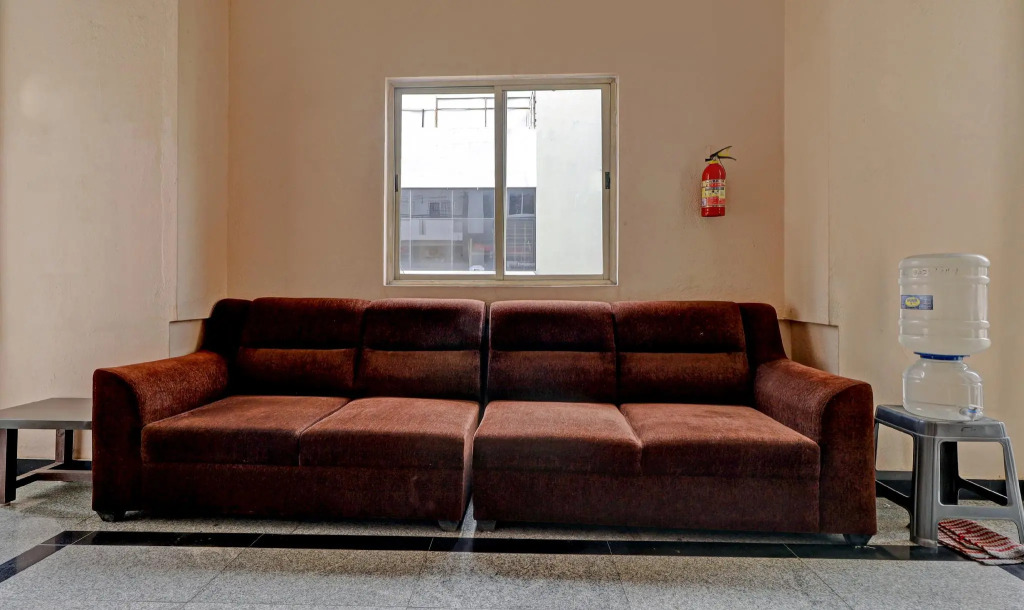 Guru Comfort, 100m from Apollo Hospital