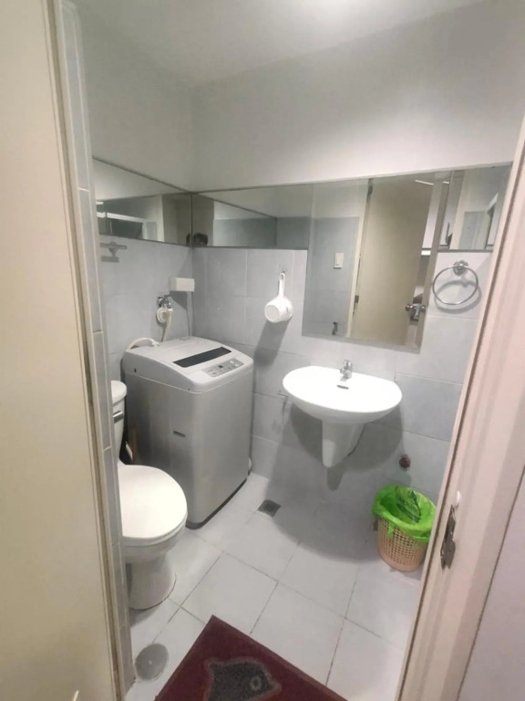 Chins Place Sea Residences MOA
