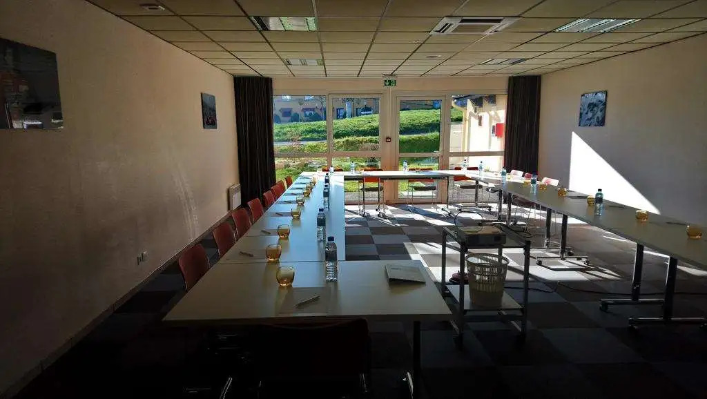 Brit Hotel Les Evens