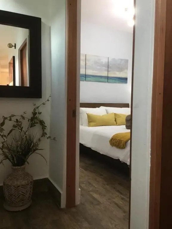 2 bdr Apt sleeps up to six 30 steps from prime beach generator parking included