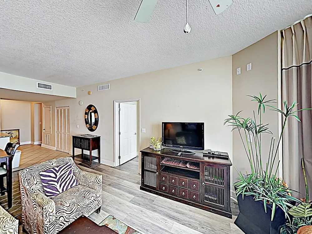 Oceanfront Getaway W/ Balcony & Luxe Amenities 3 Bedroom Condo
