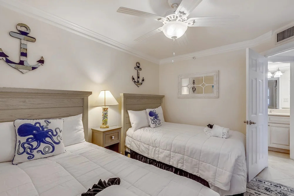 Inlet Reef 411 2 Bedroom Condo by RedAwning