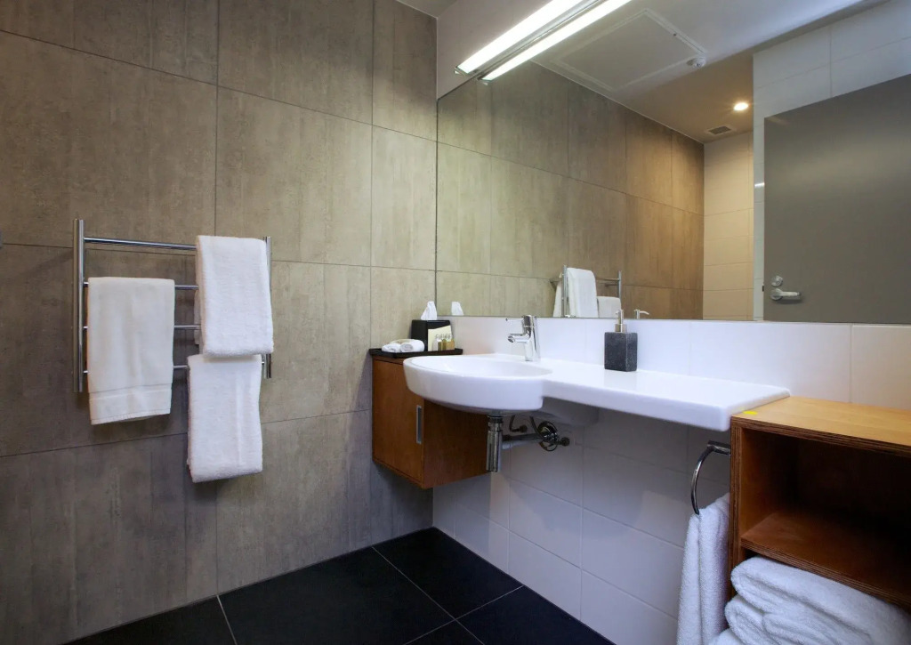 King and Queen Hotel Suites