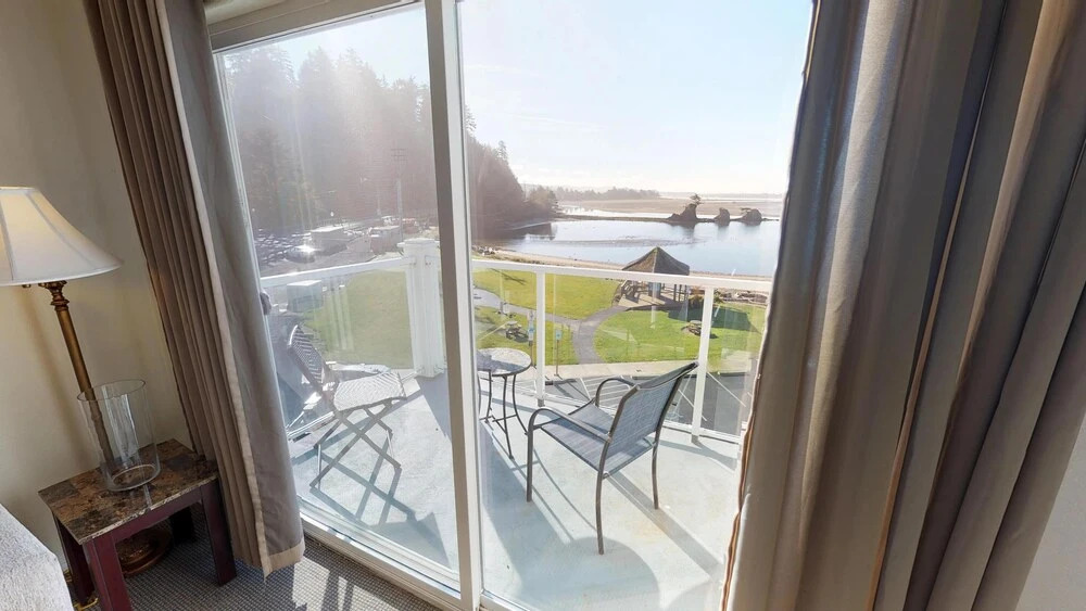 Waters Edge 402