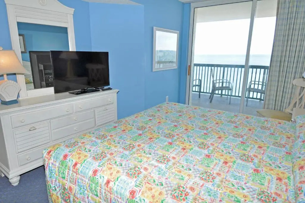 ASH1402, Oceanfront, Walk to Beach Bars, Dine, Shop, Relax