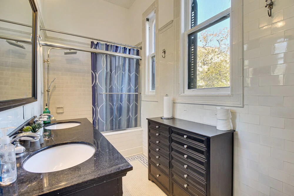 Downtown Savannah Apartment, Walk to Forsyth Park!