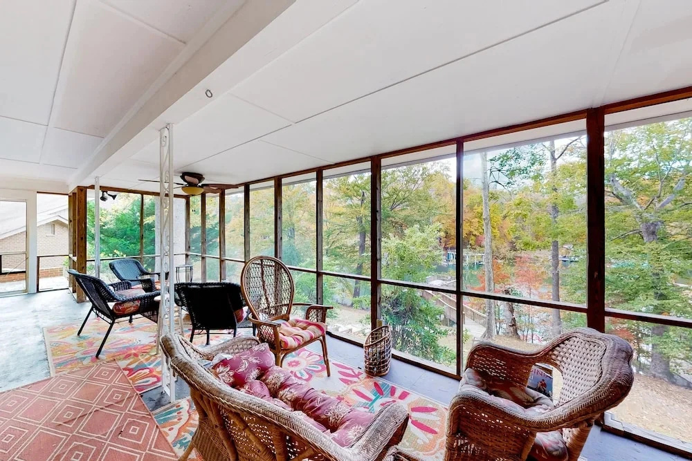 A Quiet Cove - Lakefront Home on Quiet Cove With Private Dock & Floater