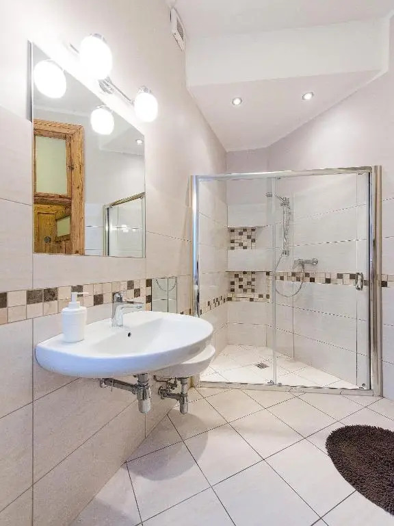 5 Bedroom Family Apartment