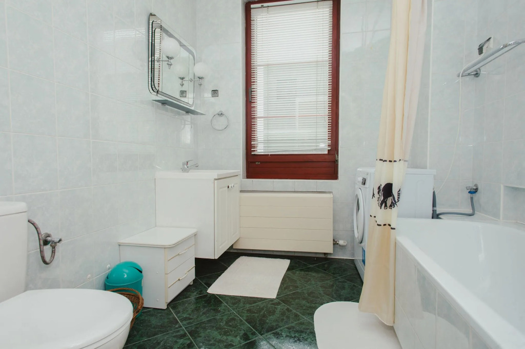 Lucka Rooms - Indian Summer B24.5
