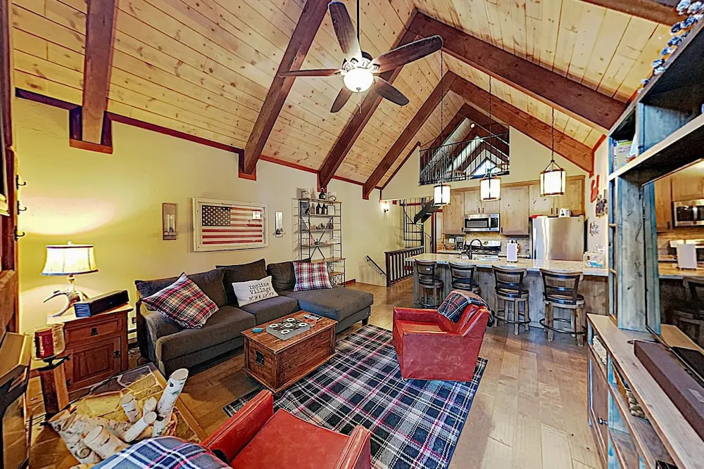 Brookside Townhome: 3 Beaches & Skiing Nearby townhouse