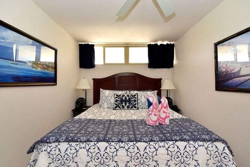 Kahana Reef 303 by RedAwning