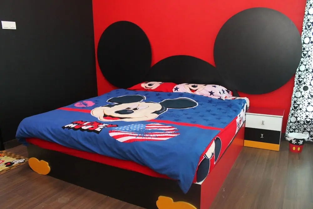 Mickey Mouse Signature Suite