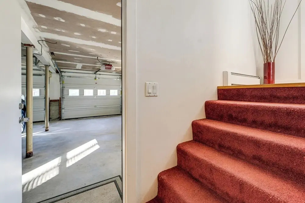 1 Mi to Maine Street! Mcm-style Home in Brunswick