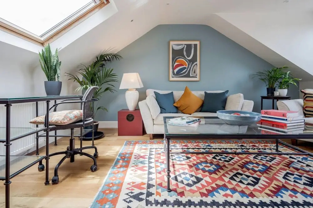 Light 2 Bedroom Flat With Roof Terrace