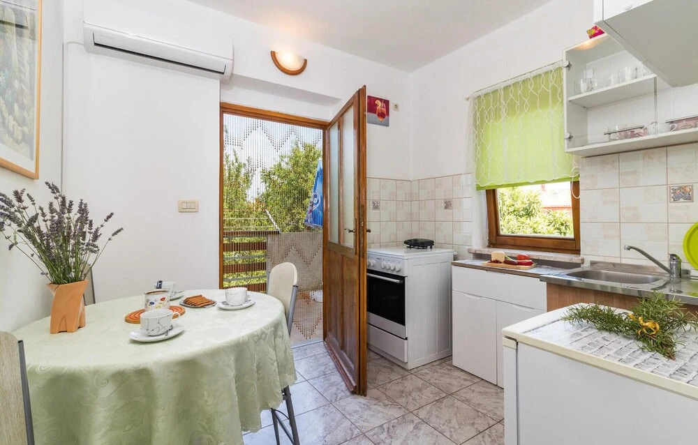 One-Bedroom Holiday Home In Valbandon