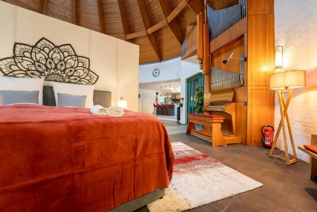 dreamcation - Ehemalige KIRCHE mit Haus bis 26 Personen, 3D-Tour, Garten, Terrasse, BBQ