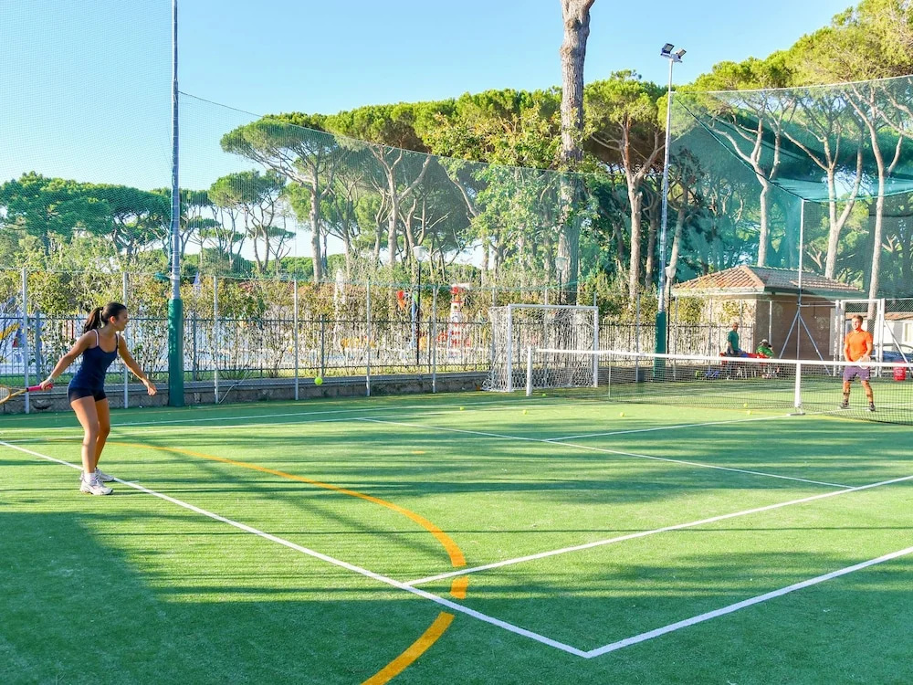Pretty Mobile Home in Lido di Spina with Gym, Pool, Garden