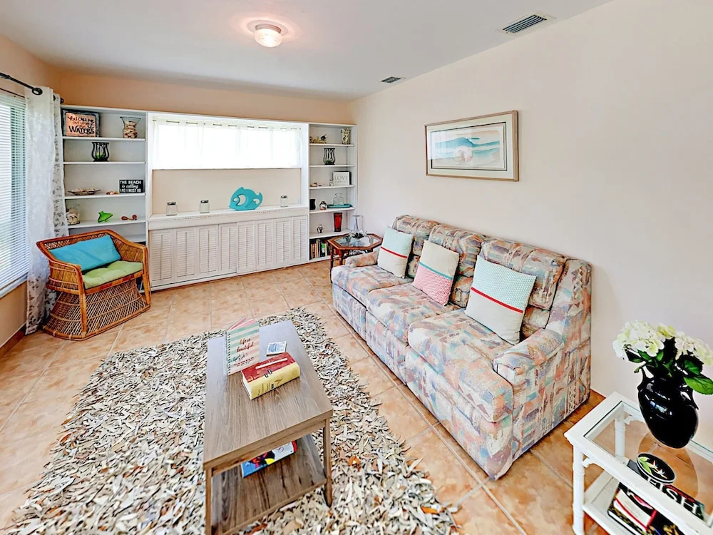5019 Pelican Blvd Home