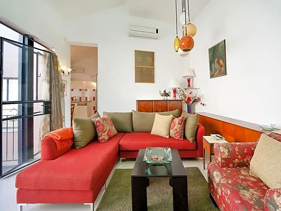 Neve Tzedek European Style w/ Balcony by Sea N' Rent